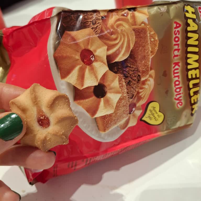 Ülker Hanımeller Asorti Kurabiyelerinde Görsel Yanıltma Ve Az Çikolata Şikayeti