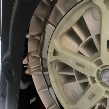 Arçelik Çamaşır Makinemde Hatalı Montaj Nedeniyle Su Sızıntısı Ve Tam Değişim İsteği