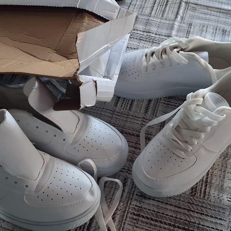 Yeşilkar Kargo Yanlış Ayakkabı Gönderimi ve Cevapsız İletişim Nedeniyle İade Talebi