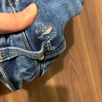 Mavi Kot Pantolon Hızlı Yıpranarak Kullanılamaz Hale Geldi
