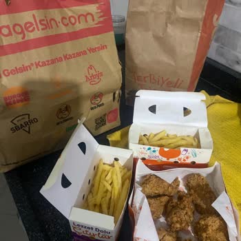 Popeyes Siparişinde 4 Hamburger Eksik Verildi Ve Ücret İadesi Talep Ediliyor