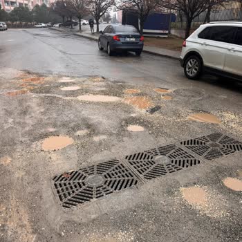 Şanlıurfa Batıkent Mahallesi 8003. Sokaktaki Çukurlar Çocukları Tehlikeye Atıyor