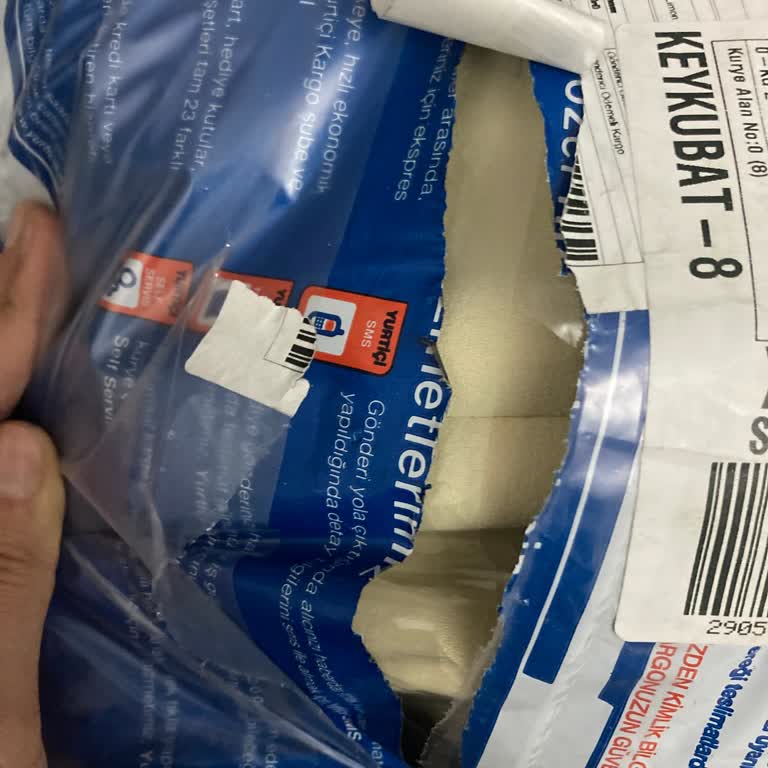Yurtiçi Kargo Konya Şubesinde Paketin Arka Yüzünün Yırtık Olması