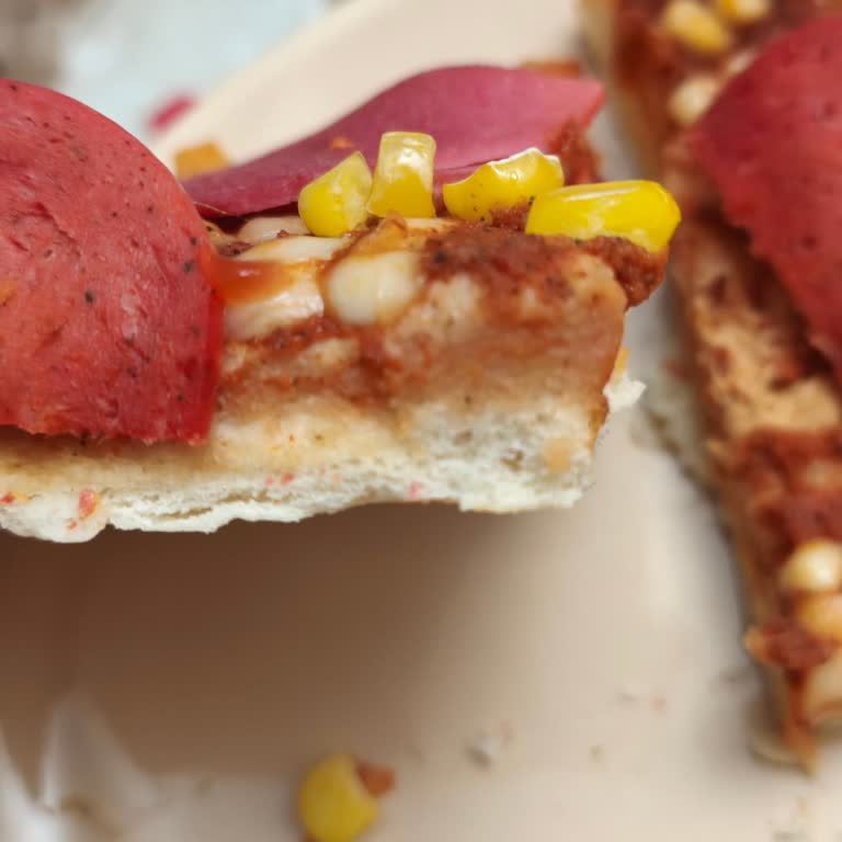 A101'den Nimet Pizza Donuk Ürününde Kaşarsız Ve Hamurumsu Sorunlar