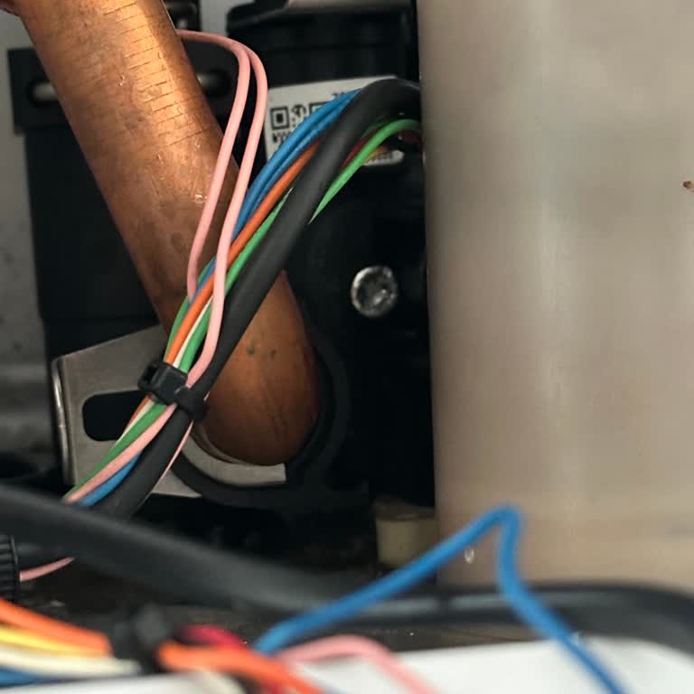 ECA Citius Premix 24 KW Kombide Tekrarlayan Su Sızdırma Ve Ücretsiz Onarım Talebi