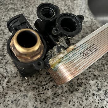 ECA Citius Premix 24 KW Kombide Tekrarlayan Su Sızdırma Ve Ücretsiz Onarım Talebi