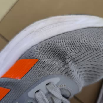 Kısa Sürede Yırtılan Ayakkabının FLO Mağazasının Üretim Hatası Olmadığı İddiası