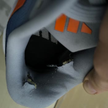 Kısa Sürede Yırtılan Ayakkabının FLO Mağazasının Üretim Hatası Olmadığı İddiası