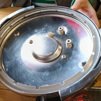 Korkmaz Düdüklü Tencerede Patlama ve Büyük Maddi Zarar, Ücretsiz Değişim Talebi