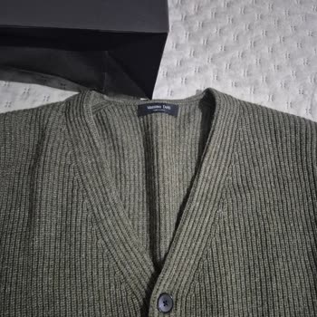 Massimo Dutti Yün Hırkasında Hızlı Tüylenme Ve Çözüm Reddi