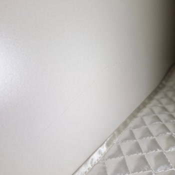 Vitrinde Çatlak Ve Kırlent Renk Uyumsuzluğu İçin Ücretsiz Değişim Talebi