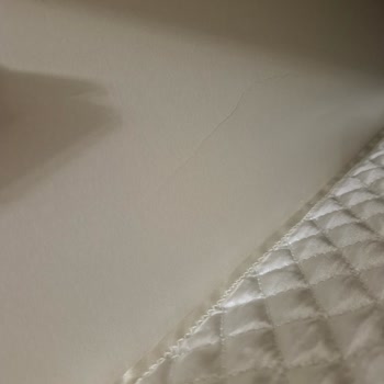 Vitrinde Çatlak Ve Kırlent Renk Uyumsuzluğu İçin Ücretsiz Değişim Talebi