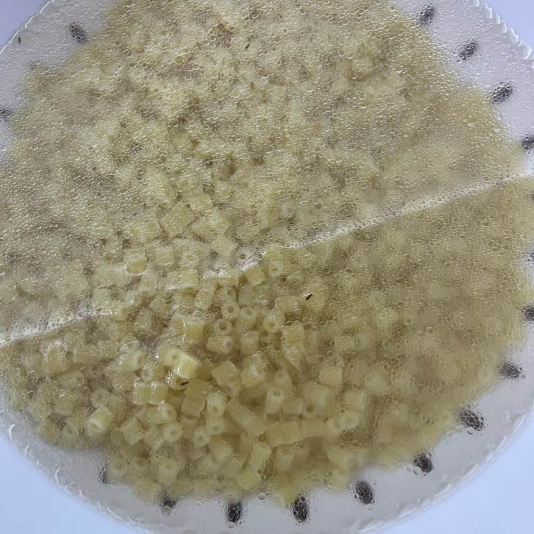 Yeni Makarna Paketi Böceklerle Dolu