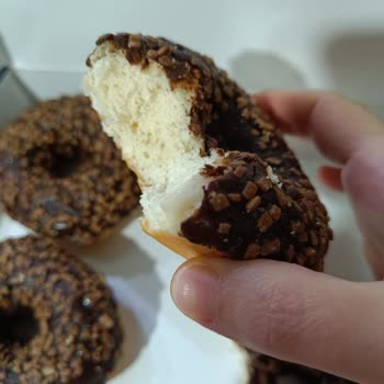 Migros Mağazasında Çikolatasız Ve Bayat Donut Şikayeti