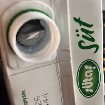 Migros Kocaeli Kartepe Şubesinde Sütaş Yağlı UHT Süt Kapaklarında Jelatin Bozukluğu