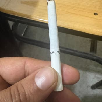 Parliament Night Blue Sigara Paketlerinde Odun Parçası Gibi Sert Dolgu