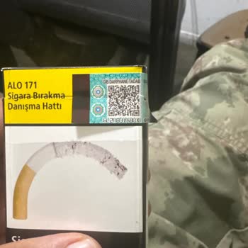 Parliament Night Blue Sigara Paketlerinde Odun Parçası Gibi Sert Dolgu