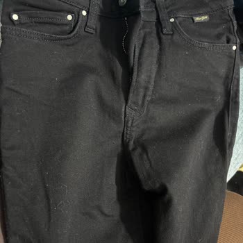 Keten Pantolonun Paça Yırtığı Ve Renk Solması İçin Uzun İnceleme Süreci