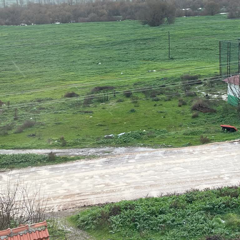 Kalburcu Yolunda Çamur Ve Oyuklar Okul Ve Sağlık Ulaşımını Engelliyor