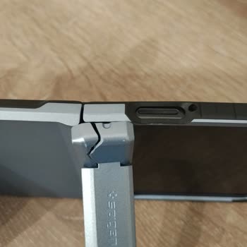 Spigen Türkiye Tough Armor Pro Z Flip 7 Kılıfı Sadece 2 Ayda Çatladı, Dayanıklılık İddiaları Boş