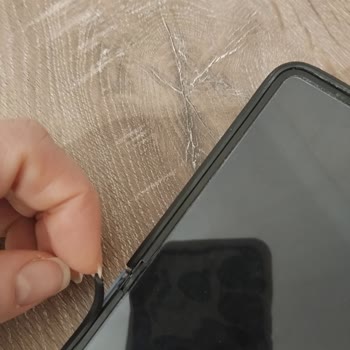 Spigen Türkiye Tough Armor Pro Z Flip 7 Kılıfı Sadece 2 Ayda Çatladı, Dayanıklılık İddiaları Boş