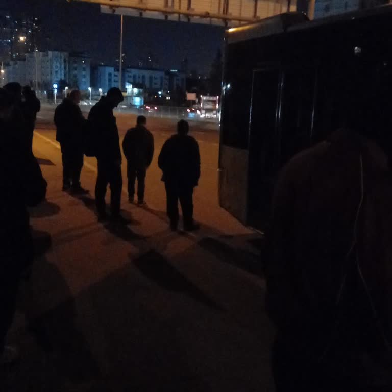 19S Hattında Gece Saatlerinde Sık Arıza Yolcuları Güvende Hissettirmiyor