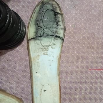 Su Alan Ve Kötü Kokulu Deri Bot İçin Geri Ödeme Talebi