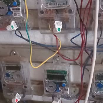 Bina Girişindeki Dükkanın Sayaçsız Elektrik Kullanımı Şüphesi Ve Acil İnceleme Talebi