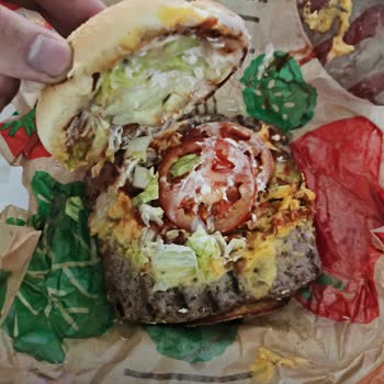 Özensiz Hamburger Ve Eksik Soslar Nedeniyle Mağduriyet