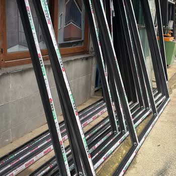 Pimapen Uzun Süre Beni Oyaladı