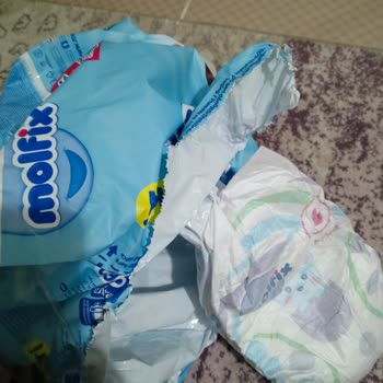 Molfix 6 XL Bebek Bezinde Üretim Hatası: Yapışık Çıkan Bez