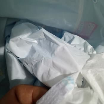 Molfix 6 XL Bebek Bezinde Üretim Hatası: Yapışık Çıkan Bez