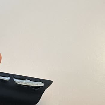 Garanti Kapsamında Apple Watch Silikon Kordonunun Bağlantı Noktasındaki Açılma Ve Deformasyonu