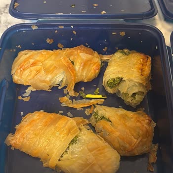 A101 Şubesindeki Nimet Ispanaklı Rulo Börekte Plastik Kablo Parçası Çocuğun Boğazına Takıldı