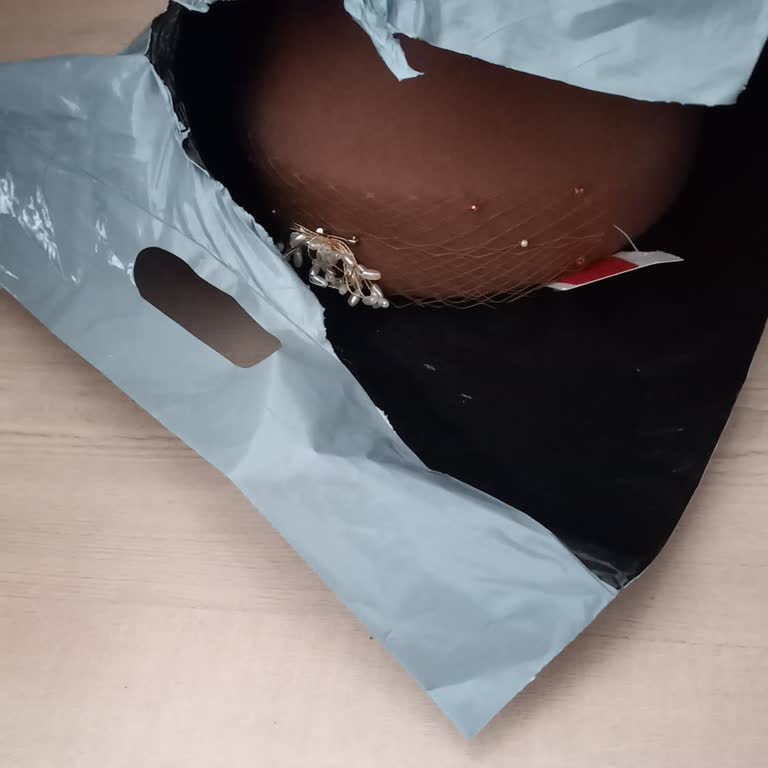 Şapka Kutusuz Ve Gerekli Koruma Olmadan Gönderildi