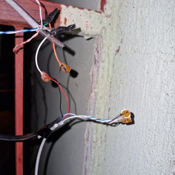 Kablolar Açıkta, İnternet Sürekli Kesiliyor Ve Çözüm Yok