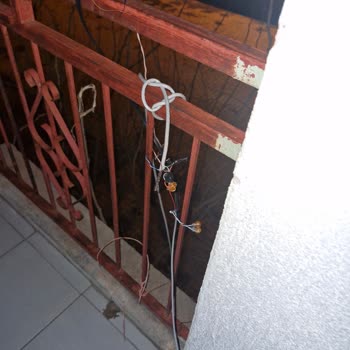 Kablolar Açıkta, İnternet Sürekli Kesiliyor Ve Çözüm Yok