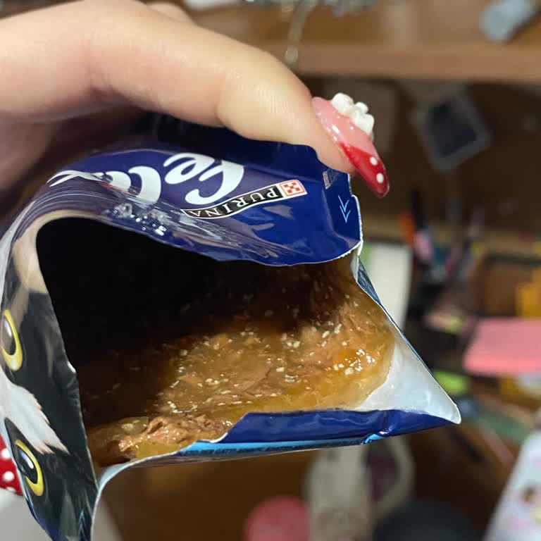 Felix Yaş Kedi Mamasında Beyaz Küf Ve Sağlık Riski