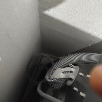 Servis Sonrası Çatlaklı Makine Ve Yanlış Hortum Bağlantısı