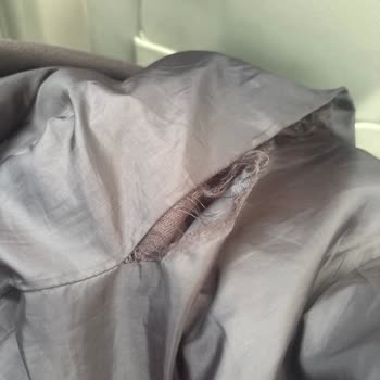 LCW Kabanında Hızlı Tüylenme Ve Astar Yırtılması