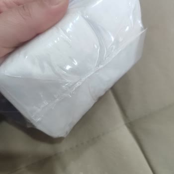 Bebek Temizleme Pamuğu Toz Parçacığı Salıyor Ve Boğaza Kaçıyor