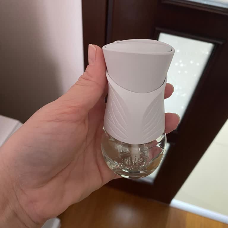 Air Wick Oda Kokusu Çalışmıyor, Şişe Yarı Dolmuş