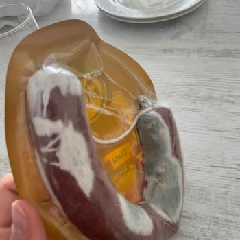 Pınar Sucuğu Açılmadan Küflü Çıktı