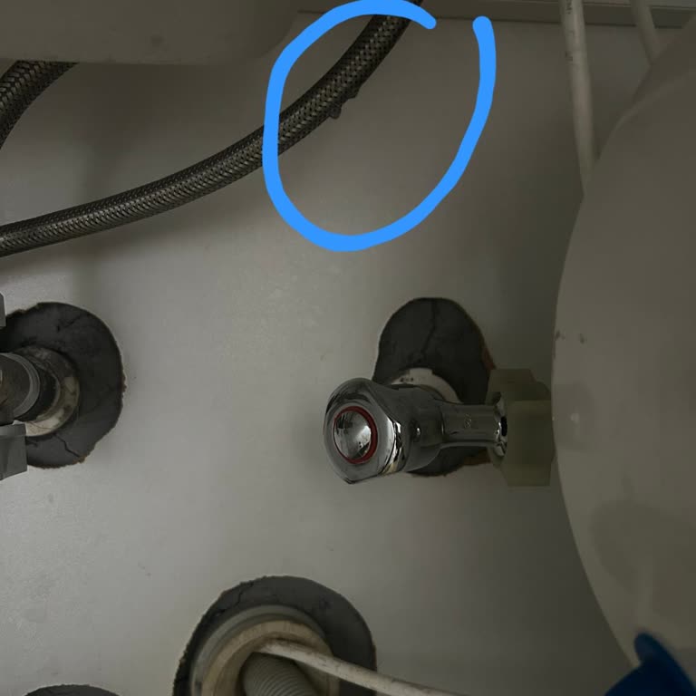 Yanlış Marka Ve Çizik Ürün, Garanti Belgesi Yok, Sürekli Su Sızıntısı