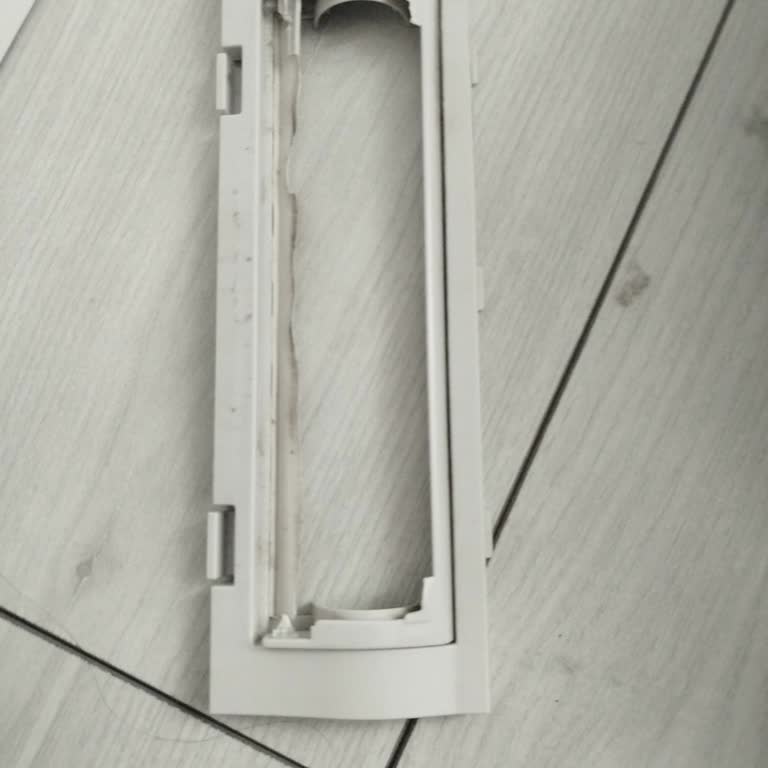 Roborock En Fazla 5 Defa Kullanmışken Fırça Kapağı Kırıldı
