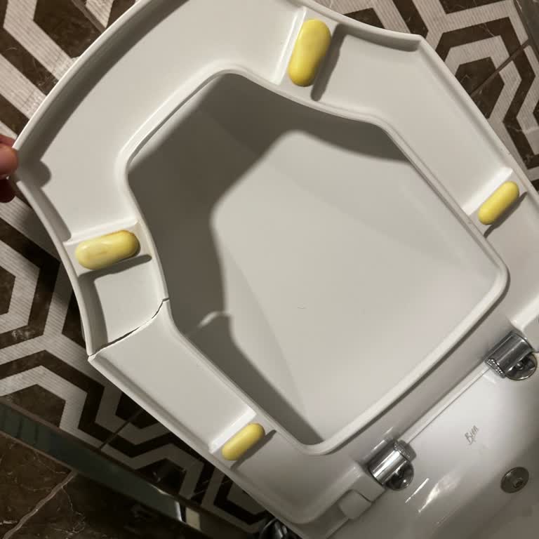 Bien Klozet Kapakları Kırılgan Tasarım Nedeniyle Ücretsiz Değişim Talebi