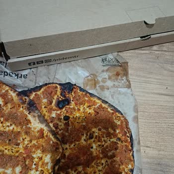 Ankara Forum Pidem Şubesinde Kıymalı Ve Tavuklu Pideler Çamur Gibi, Boş Ve Yanmış Lahmacun