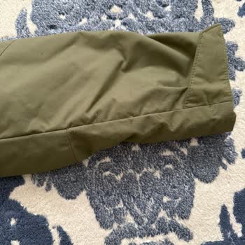 Columbia Montunda Cırt Cırt Bölgesinde Hızlı Tüylenme Ve Görünüm Bozulması