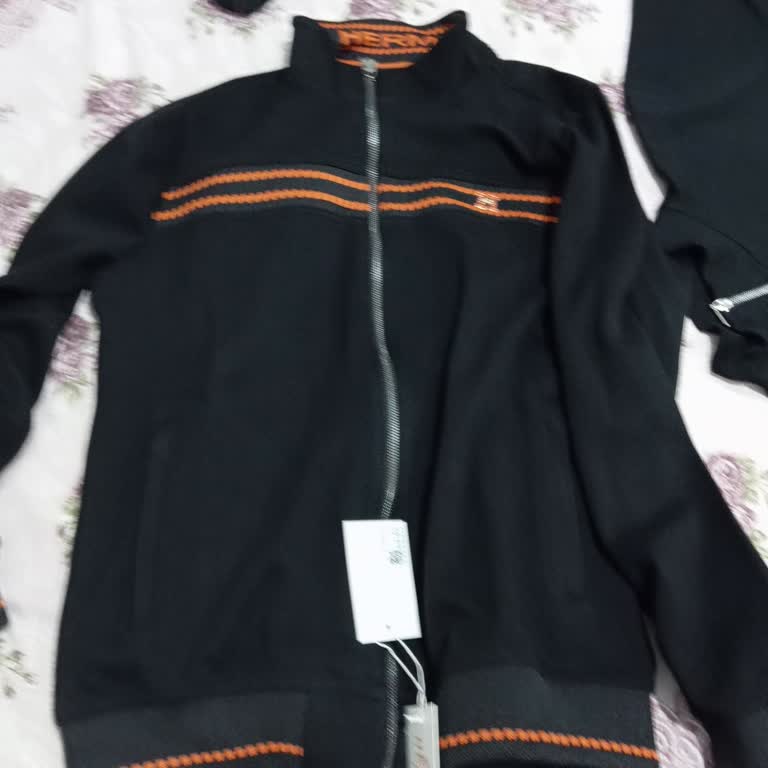 Yanlış Ürün Gönderimi Ve İletişim Sorunu: Ücretsiz Tommy XL Eşofman Talebi