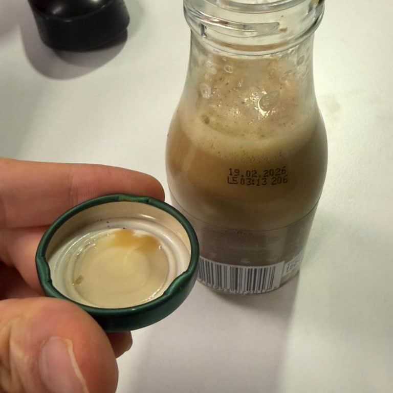 Starbucks Frappuccino Kapak Pası: Sağlık Riskine Dair Şikayet